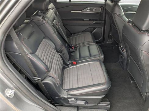 Used 2025 Ford Explorer ST-Line w/ ST-Line Street Pack image 23