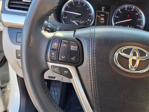 Used 2016 Toyota Highlander Limited image 16