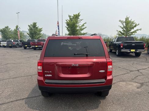 Used 2014 Jeep Patriot Latitude AWD/4WD image 9