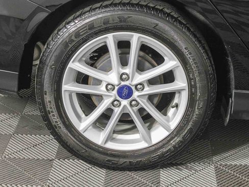 Used 2018 Ford Focus SE w/ Cold Weather Package image 11