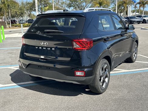 New 2025 Hyundai Venue SEL image 6