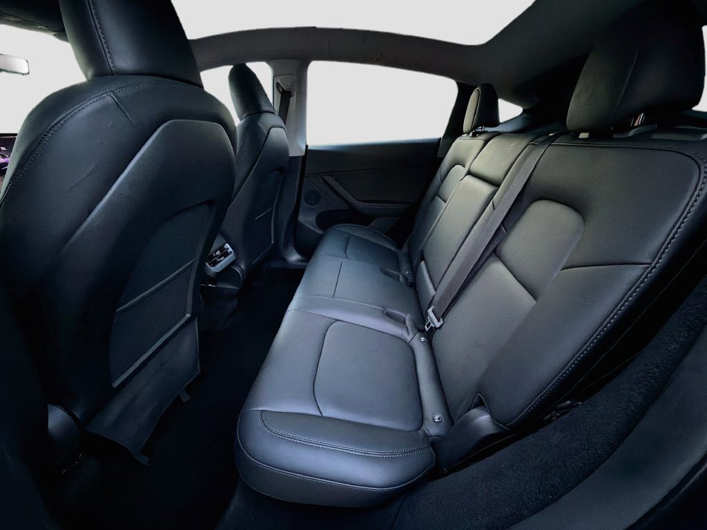 Used 2024 Tesla Model Y Long Range AWD/4WD image 25
