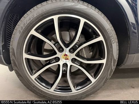 Used 2019 Porsche Cayenne AWD/4WD image 10
