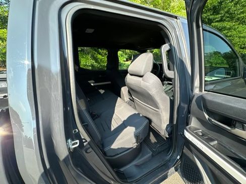 Used 2024 Toyota Tacoma TRD Off-Road AWD/4WD image 17