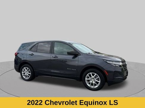Used 2022 Chevrolet Equinox LS w/ LS Convenience Package FWD image 2