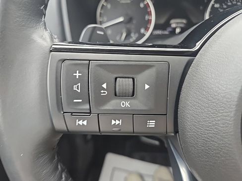 Used 2023 Nissan Rogue SL AWD/4WD image 16