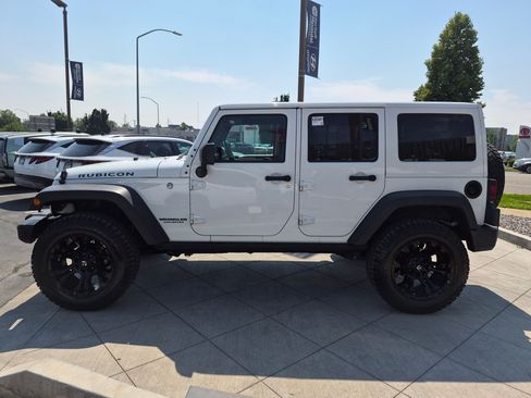 Used 2017 Jeep Wrangler Unlimited Rubicon w/ Cold Weather Group AWD/4WD image 8