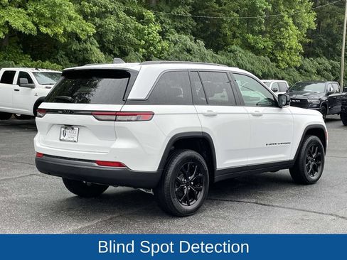 Used 2026 Jeep Grand Cherokee Altitude RWD image 9