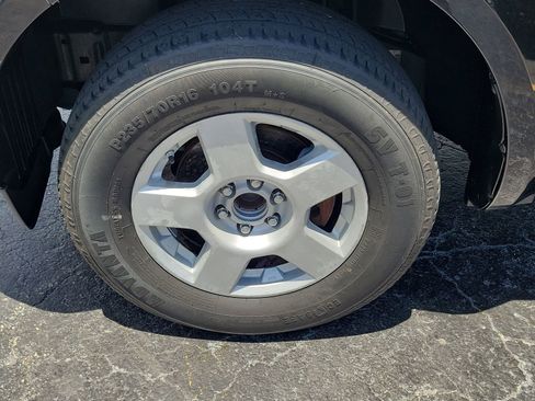 Used 2014 Nissan Frontier SV RWD image 9