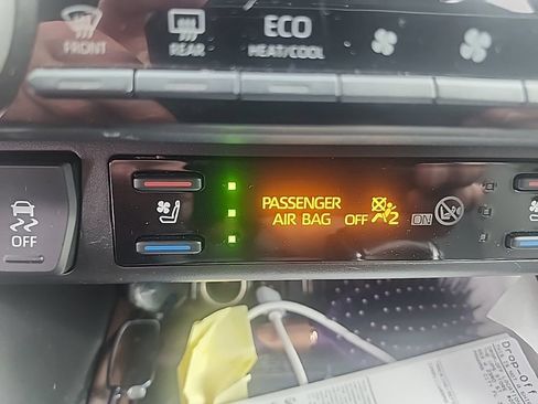 Used 2020 Toyota RAV4 Limited AWD/4WD image 5