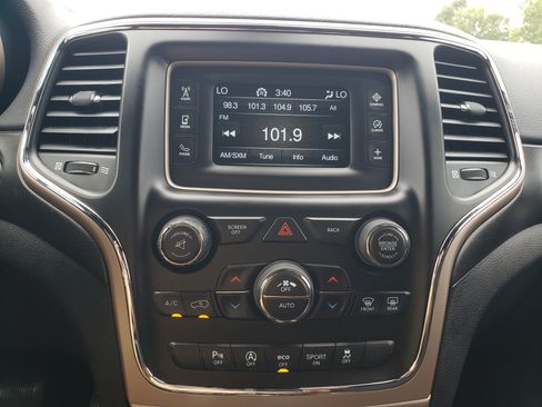 Used 2017 Jeep Grand Cherokee Laredo w/ Quick Order Package 2BE RWD image 20