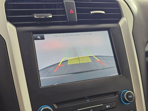 Used 2016 Ford Fusion SE FWD image 26