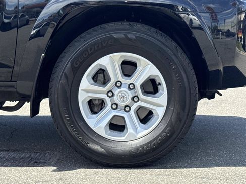 Used 2022 Toyota 4Runner SR5 Premium w/ Moonroof Package RWD image 32