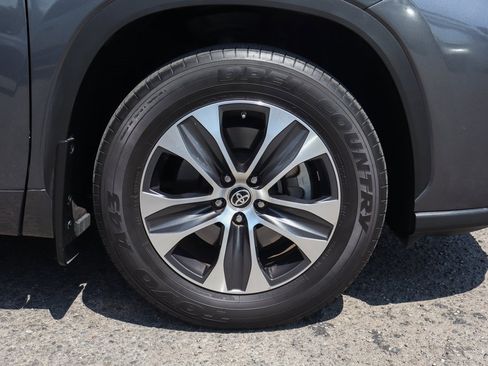 Used 2020 Toyota Highlander XLE image 48