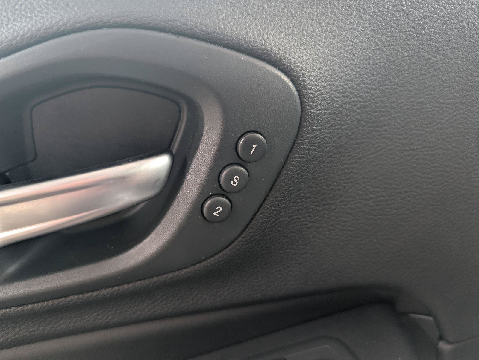 Used 2019 Jeep Cherokee Limited FWD image 41