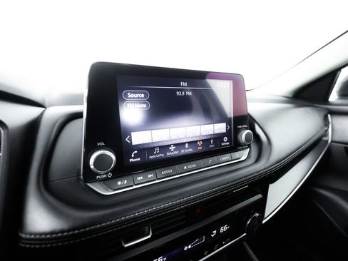 Used 2025 Nissan Rogue SV FWD image 25