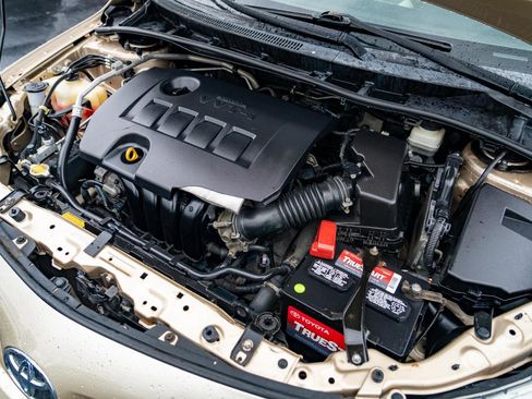 Used 2012 Toyota Corolla LE image 30