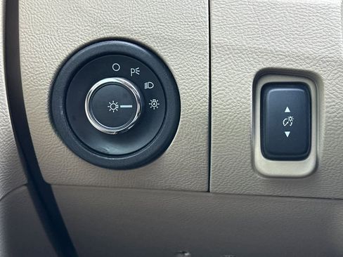 Used 2018 Ford Taurus SE image 28