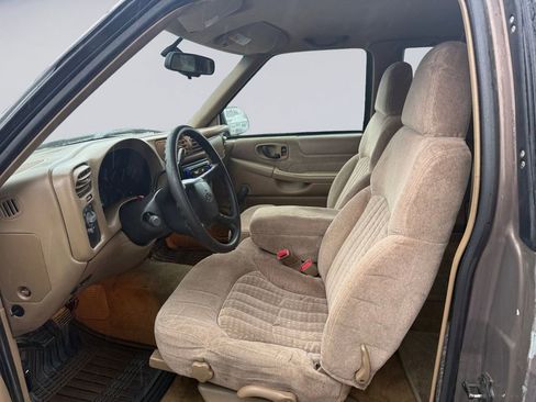 Used 1999 Chevrolet S10 Pickup LS w/ Preferred Equipment Group image 10