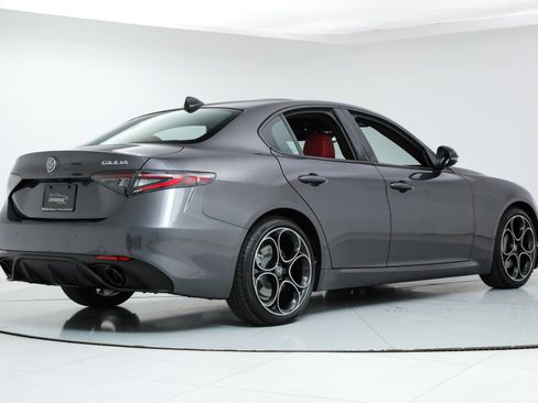 Used 2025 Alfa Romeo Giulia w/ Driving Assist Package image 5