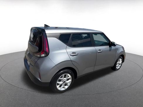 Used 2025 Kia Soul LX w/ LX Technology Package FWD image 15