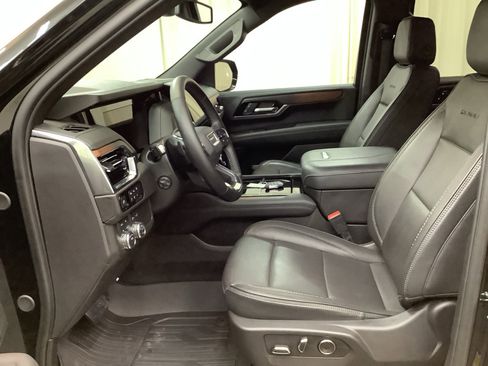 Used 2025 GMC Yukon Denali AWD/4WD image 16