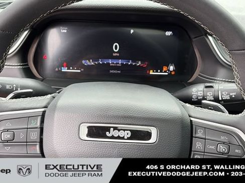 Used 2023 Jeep Grand Cherokee Altitude AWD/4WD image 12