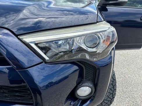 Used 2018 Toyota 4Runner TRD Off-Road Premium AWD/4WD image 30