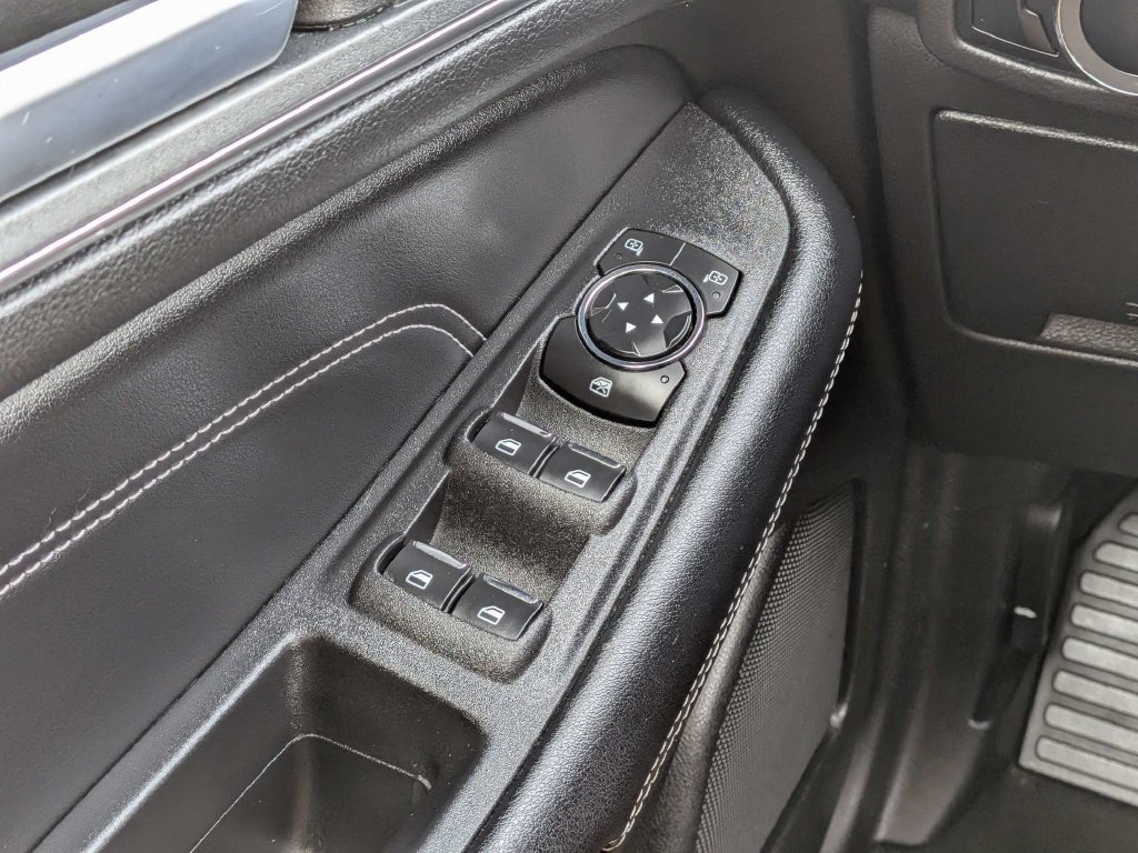 Certified 2024 Ford Edge Titanium AWD/4WD image 21