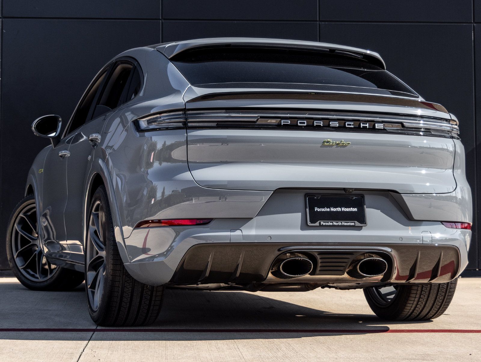 Certified 2025 Porsche Cayenne Turbo AWD/4WD image 3