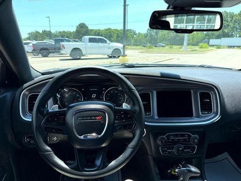 Used 2019 Dodge Charger SXT image 14
