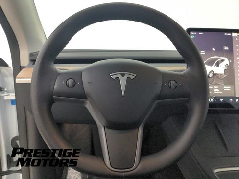 Used 2024 Tesla Model Y Long Range AWD/4WD image 16