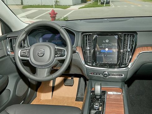 New 2026 Volvo V60 B5 Cross Country Plus w/ Climate Package AWD/4WD image 24