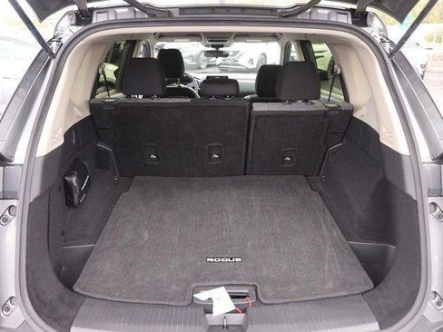 Used 2023 Nissan Rogue SV image 7