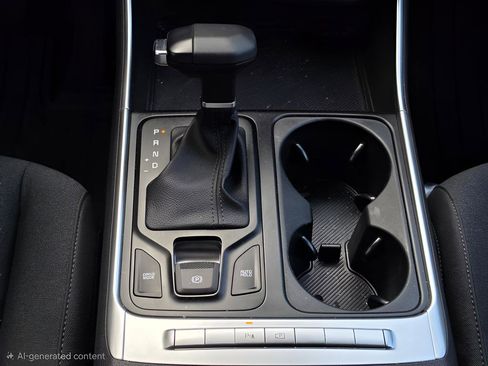 Used 2025 Kia Carnival LX FWD image 25