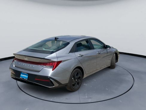 Used 2026 Hyundai Elantra SEL Sport Premium FWD image 5