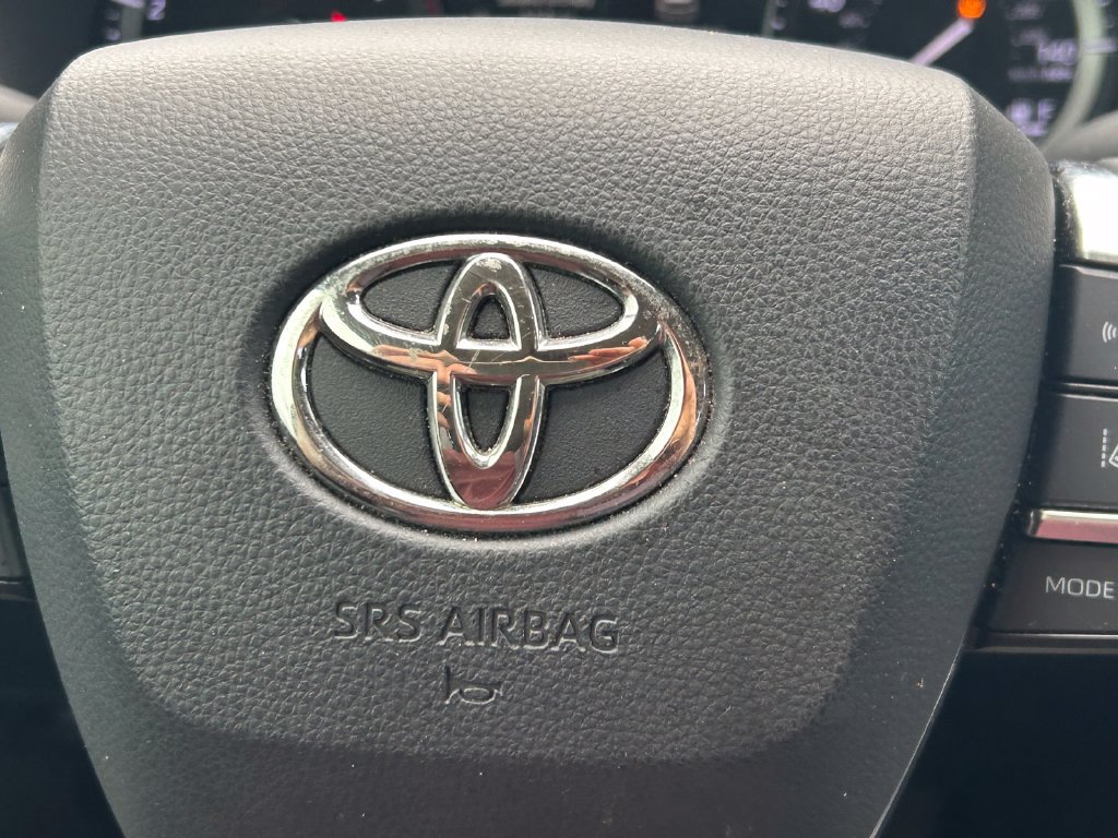 Used 2020 Toyota Highlander XLE FWD image 38