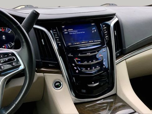 Used 2018 Cadillac Escalade ESV Premium Luxury AWD/4WD image 7