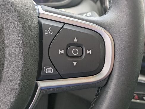 Used 2025 Volvo XC60 B5 Core AWD/4WD image 18