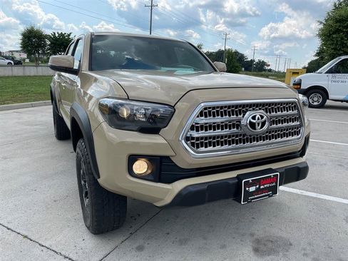 Used 2017 Toyota Tacoma TRD Off-Road w/ Tow Package (A/T) AWD/4WD image 58
