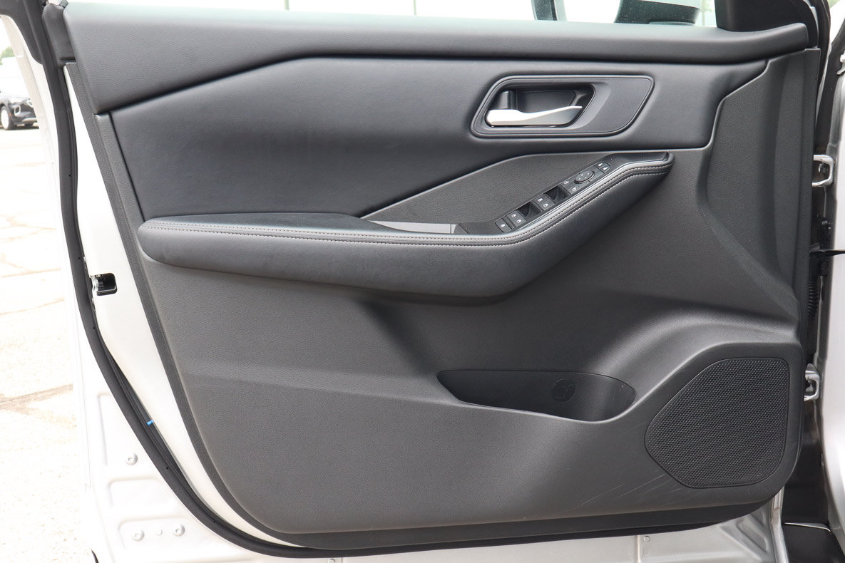 Used 2025 Nissan Rogue SV FWD image 13