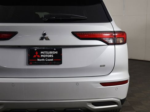 Used 2024 Mitsubishi Outlander SE image 16