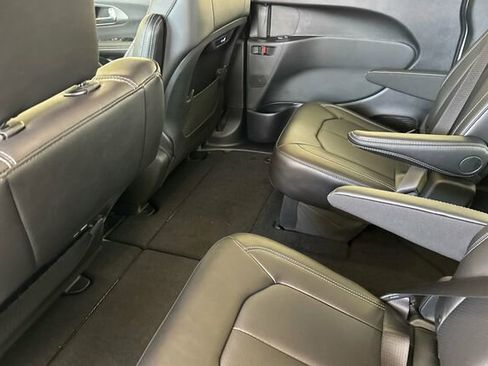 New 2026 Chrysler Pacifica Select image 9