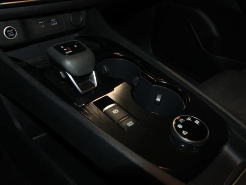 Used 2023 Nissan Rogue SV image 16