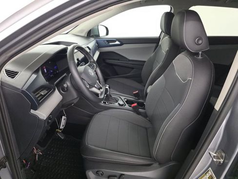 Used 2024 Volkswagen Taos SE w/ Panoramic Sunroof Package AWD/4WD image 4