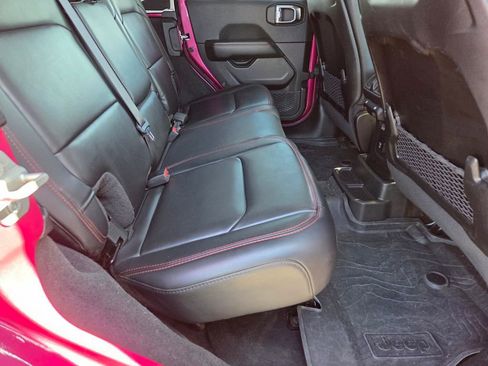 Used 2024 Jeep Wrangler Unlimited Rubicon AWD/4WD image 19
