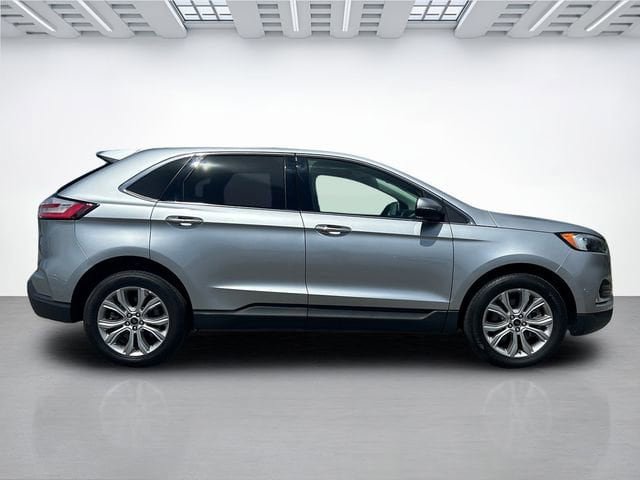 Used 2024 Ford Edge Titanium AWD/4WD image 3