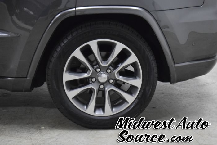 Used 2017 Jeep Grand Cherokee Overland w/ Jeep Active Safety Group AWD/4WD image 8