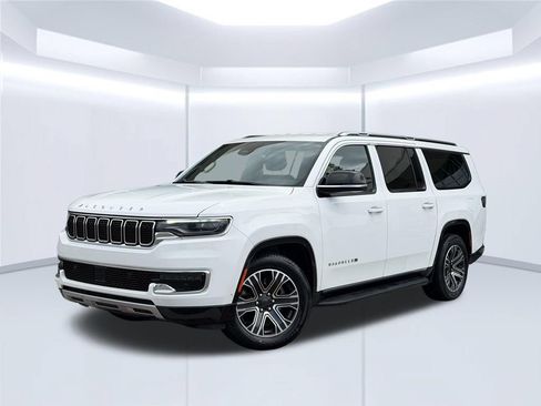 Used 2024 Jeep Wagoneer L Series II RWD image 1