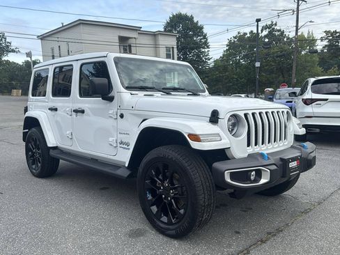 Used 2022 Jeep Wrangler Unlimited Sahara w/ Cold Weather Group AWD/4WD image 6